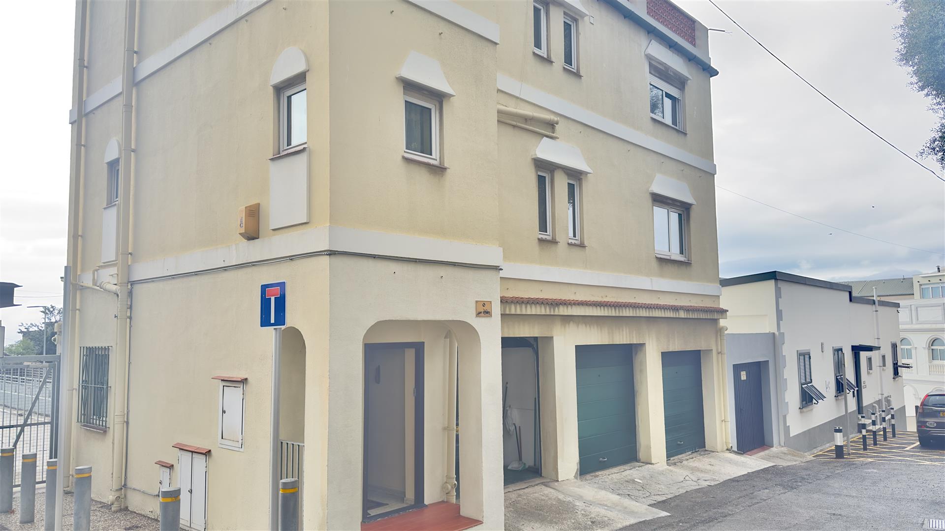 Image of House - detached - 4 Bedrooms - 2 Bathrooms for Sale in South District-Gibraltar, Image 5